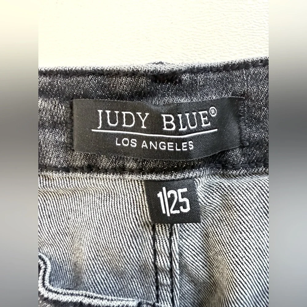 Judy Blue Knoxville High Rise Wide Leg Crop Jeans In A Chic Grey Ombre Color - Picture 13 of 16